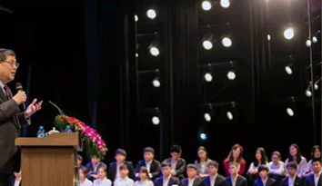 美國學子放棄哈佛選擇上海，定做校服行業引領中國教育文化價值