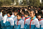 很多人呼吁把中小學(xué)校服定做，改為漢服樣式，到底好還是不好呢？